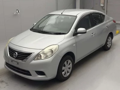 Nissan LATIO  с аукциона в Японии
