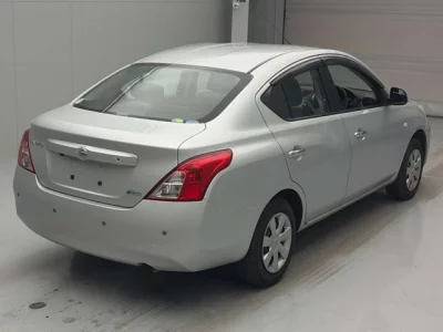 Nissan LATIO  с аукциона в Японии