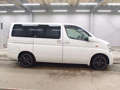 Nissan ELGRAND  с аукциона в Японии