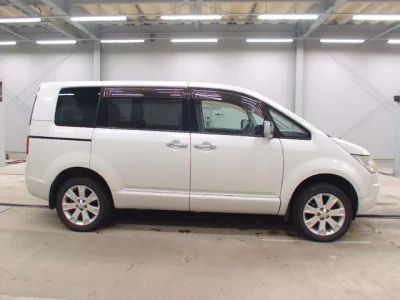 Mitsubishi DELICA D5