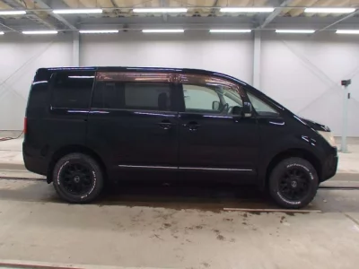 Mitsubishi DELICA D5