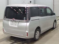 Toyota VOXY лот № 3240 оценка 3  с аукциона в Японии 1