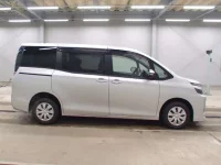 Toyota VOXY лот № 3240 оценка 3  с аукциона в Японии 2