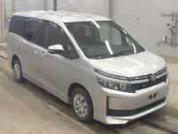 Toyota VOXY лот № 3240 оценка 3  с аукциона в Японии 4