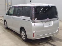 Toyota VOXY лот № 3240 оценка 3  с аукциона в Японии 5
