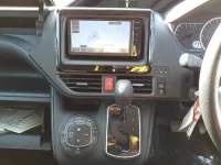 Toyota VOXY лот № 3240 оценка 3  с аукциона в Японии 8