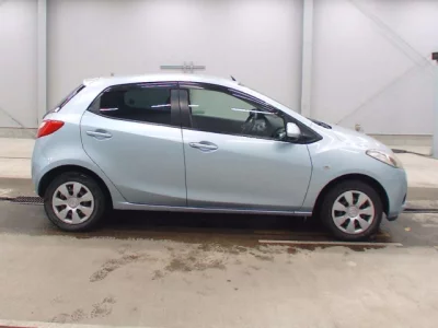 Mazda DEMIO  с аукциона в Японии