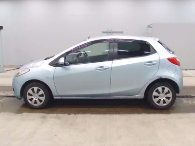 Mazda DEMIO  с аукциона в Японии