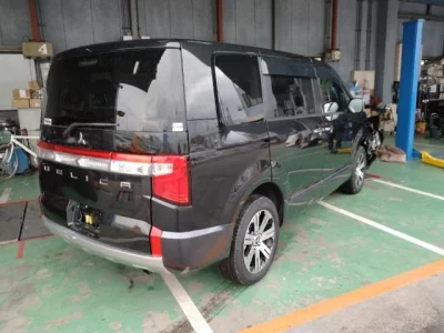 Mitsubishi DELICA D5