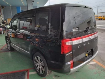 Mitsubishi DELICA D5