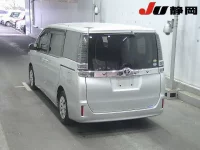Toyota VOXY лот № 3002 оценка 3.5  с аукциона в Японии 1