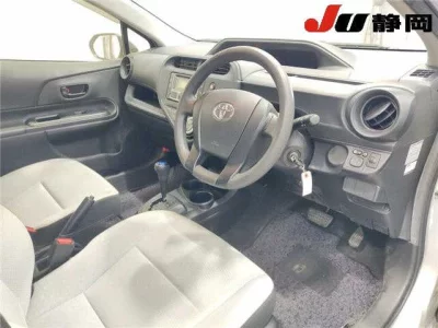 Toyota AQUA  с аукциона в Японии