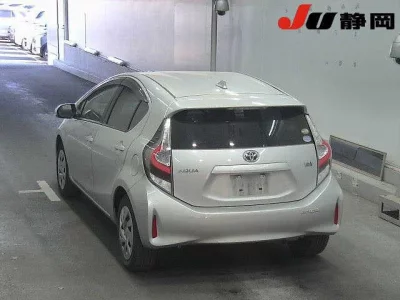 Toyota AQUA  с аукциона в Японии