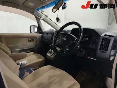 Mitsubishi DELICA D5