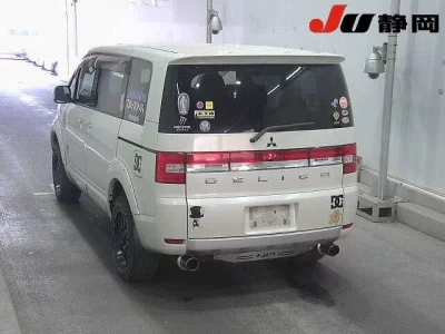 Mitsubishi DELICA D5