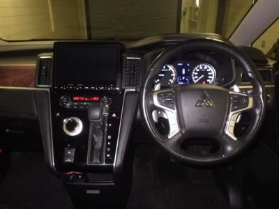 Mitsubishi DELICA D5