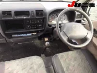 Mazda BONGO лот № 2084 оценка 3.5  с аукциона в Японии 7