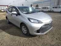 Toyota AQUA лот № 24525 оценка 3.5  с аукциона в Японии 1