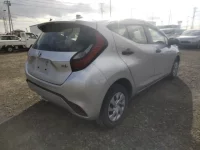 Toyota AQUA лот № 24525 оценка 3.5  с аукциона в Японии 2