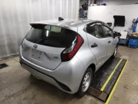 Toyota AQUA лот № 6764 оценка 4  с аукциона в Японии 2