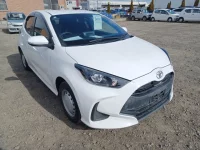 Toyota YARIS лот № 24552 оценка 4  с аукциона в Японии 1