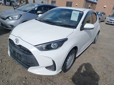 Toyota YARIS  с аукциона в Японии