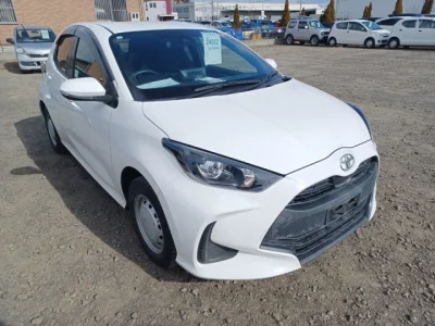Toyota YARIS  с аукциона в Японии