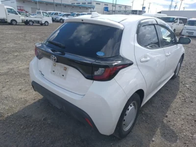 Toyota YARIS  с аукциона в Японии
