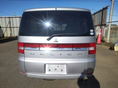 Mitsubishi DELICA D5