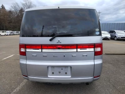 Mitsubishi DELICA D5