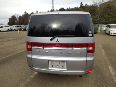 Mitsubishi DELICA D5