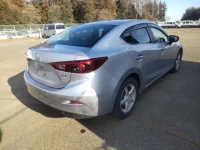 Mazda AXELA лот № 28169 оценка 4  с аукциона в Японии 2