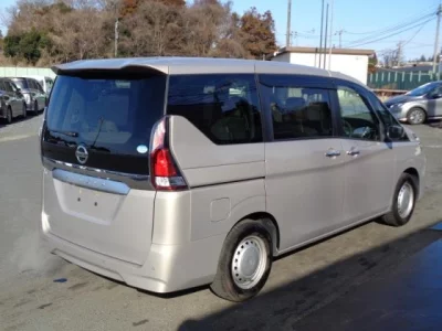 Nissan SERENA  с аукциона в Японии