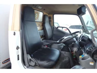 Toyota DYNA  с аукциона в Японии