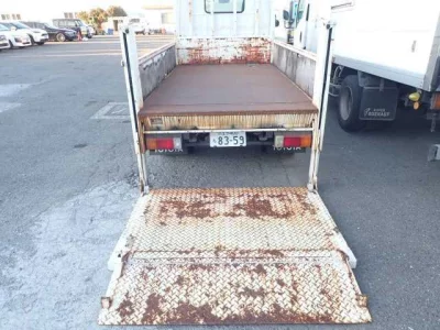 Toyota DYNA  с аукциона в Японии