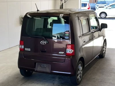 Toyota PIXIS SPACE  с аукциона в Японии