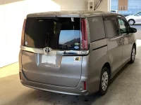 Toyota NOAH лот № 3051 оценка R  с аукциона в Японии 1