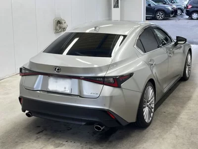 Lexus IS