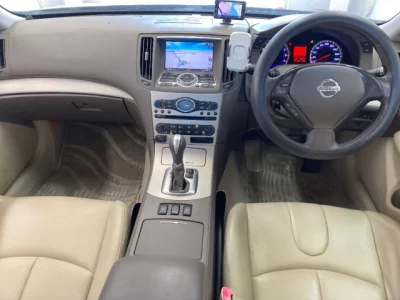 Nissan SKYLINE  с аукциона в Японии