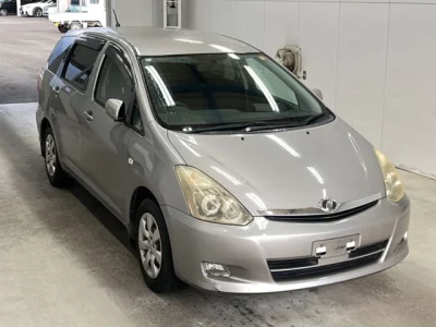 Toyota WISH  с аукциона в Японии