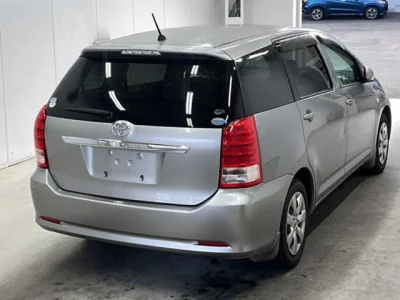 Toyota WISH  с аукциона в Японии
