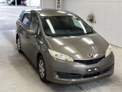 Toyota WISH  с аукциона в Японии