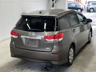 Toyota WISH  с аукциона в Японии