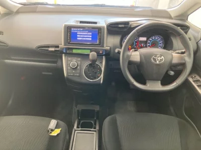 Toyota WISH  с аукциона в Японии