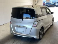 Honda FREED лот № 1089 оценка R  с аукциона в Японии 1