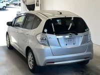 Honda FIT лот № 1077 оценка 3.5  с аукциона в Японии 4