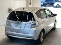 Honda FIT лот № 1077 оценка 3.5  с аукциона в Японии 1