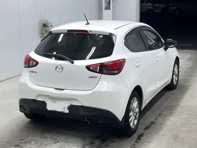 Mazda DEMIO  с аукциона в Японии