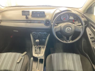 Mazda DEMIO  с аукциона в Японии