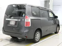 Toyota NOAH лот № 30416 оценка R  с аукциона в Японии 1